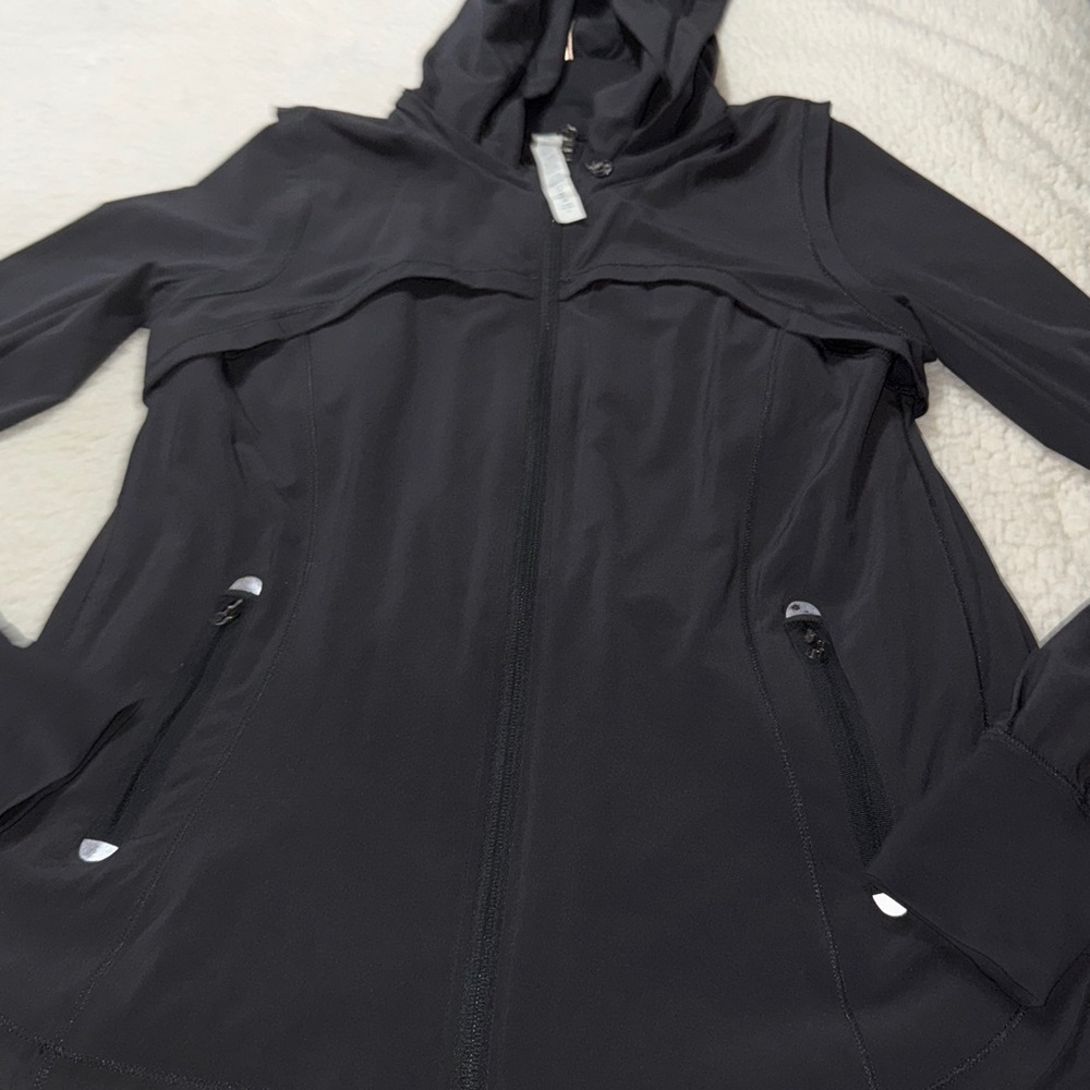 Lululemon Run Jacket. Size 8 - Picture 2 of 7